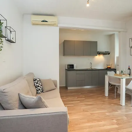 Lolly Apartment *