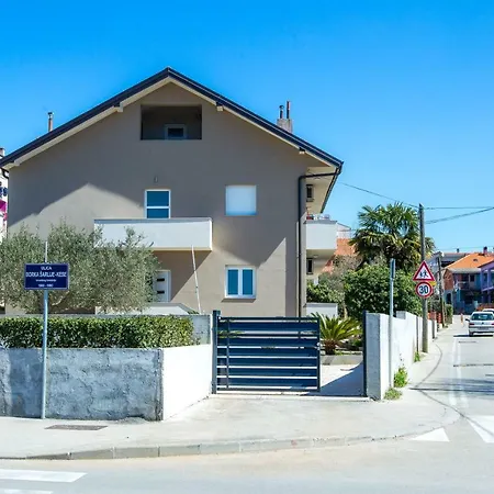 Lolly Zadar