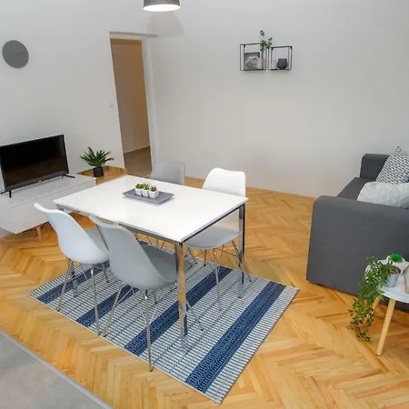 Apartment Lolly
