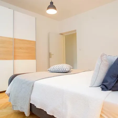 Apartment Lolly